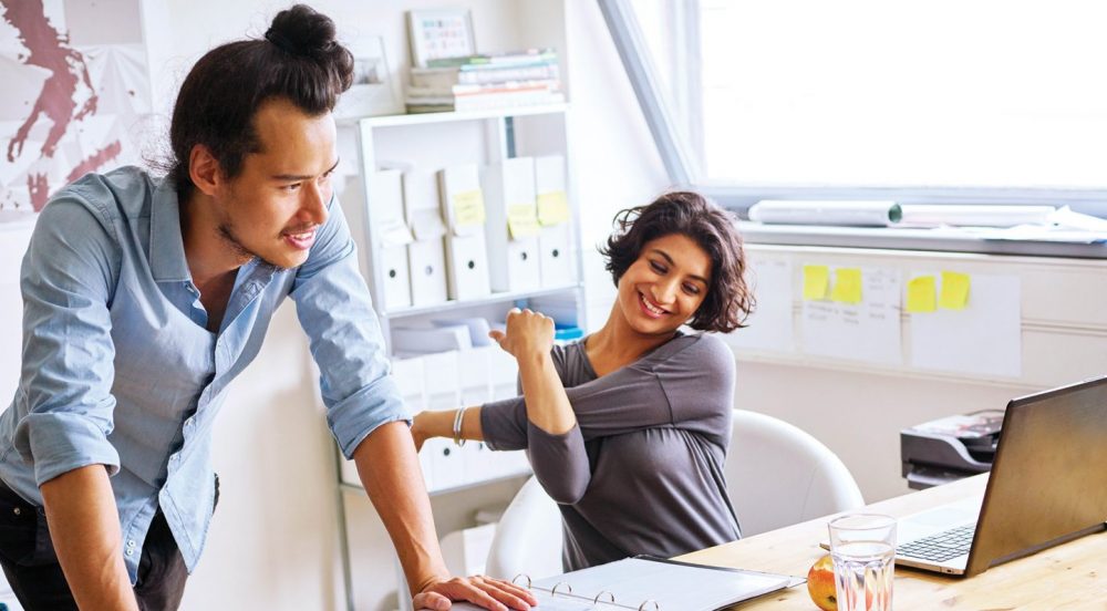 Peregangan Ringan di Kantor untuk Semangat Kerja Saat Lupa Makan Sahur