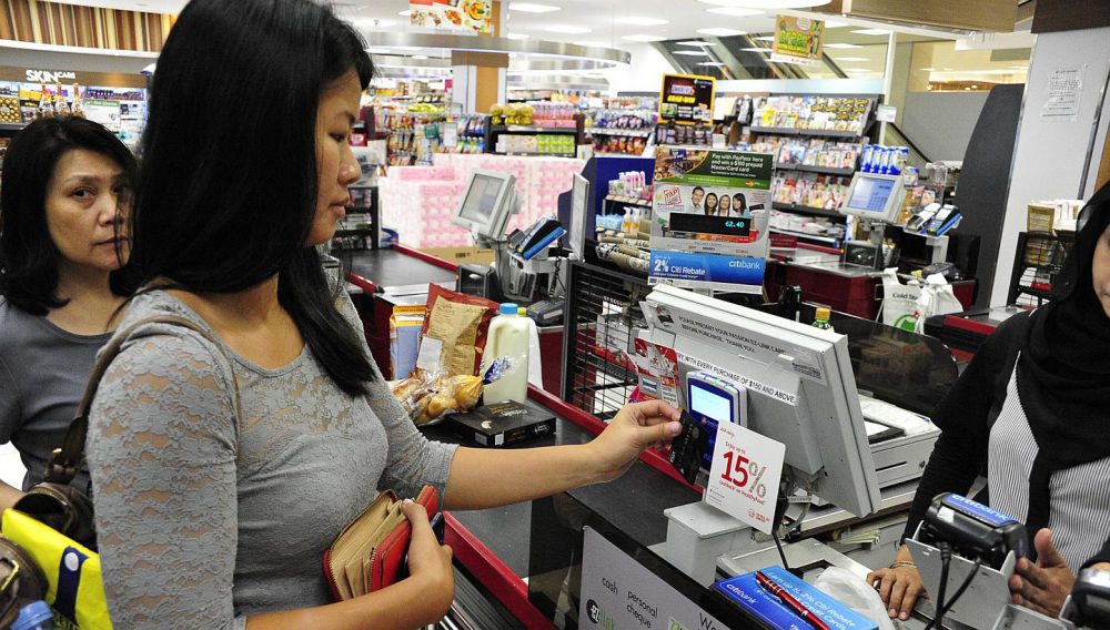 Transaksi Pembayaran di Kasir Supermarket