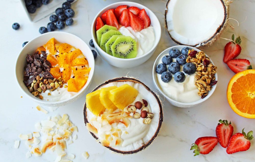 Yogurt dengan Buah Segar untuk Berbuka Puasa