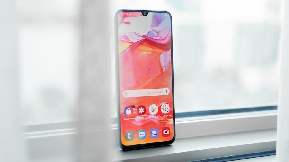 Bentuk dan Tampilan Desain Muka Samsung Galaxy A70