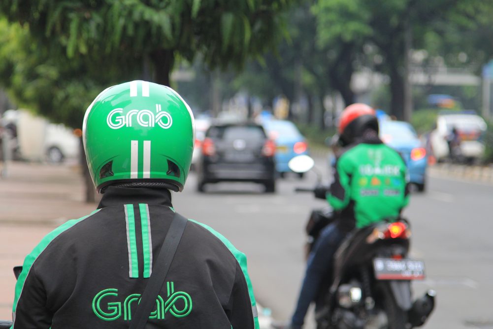 Pengemudi Grab Sedang Menunggu Penumpang