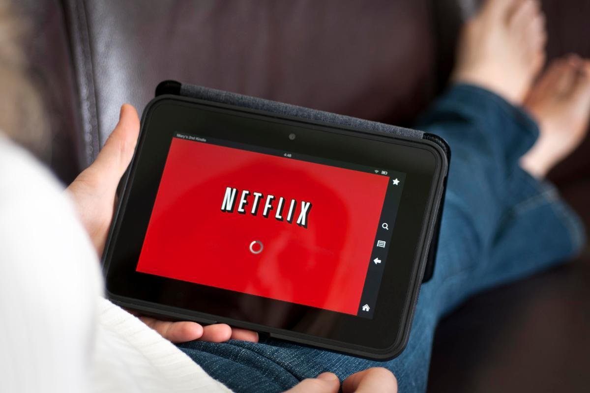 KPI Awasi Konten Digital Netflix YouTube dan Facebook